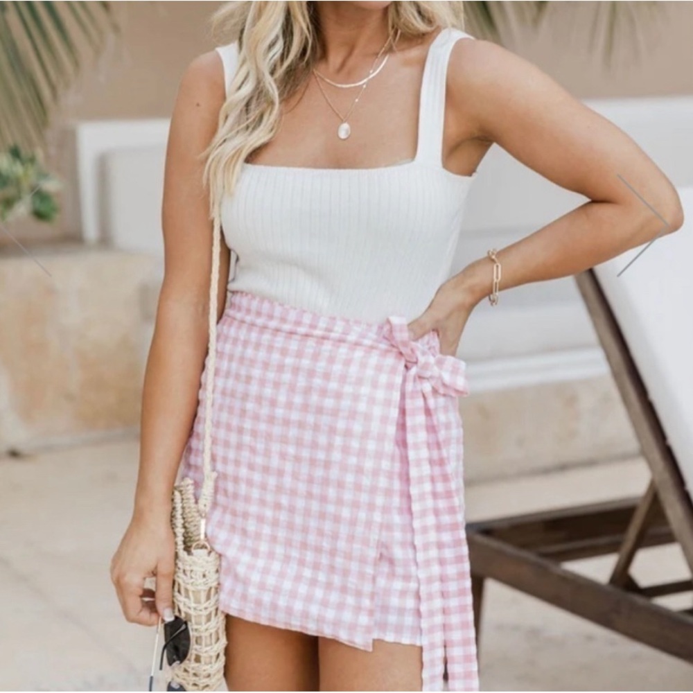 LIKE NEW PINK LILY Pink Gingham Skort with Tie - Size L